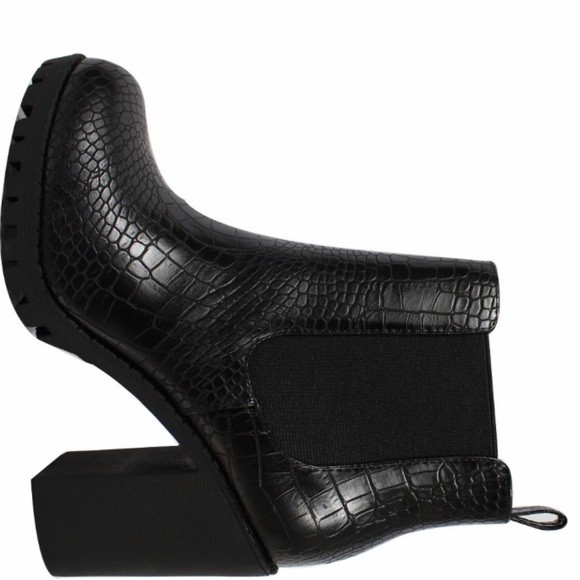 BLACK Croc Soda Booties. - Picture 3 of 9